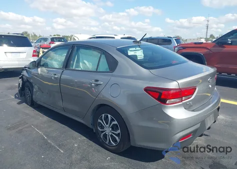 2021 Kia Rio S z USA, uszkodzony, nr VIN 3KPA24AD8ME391161